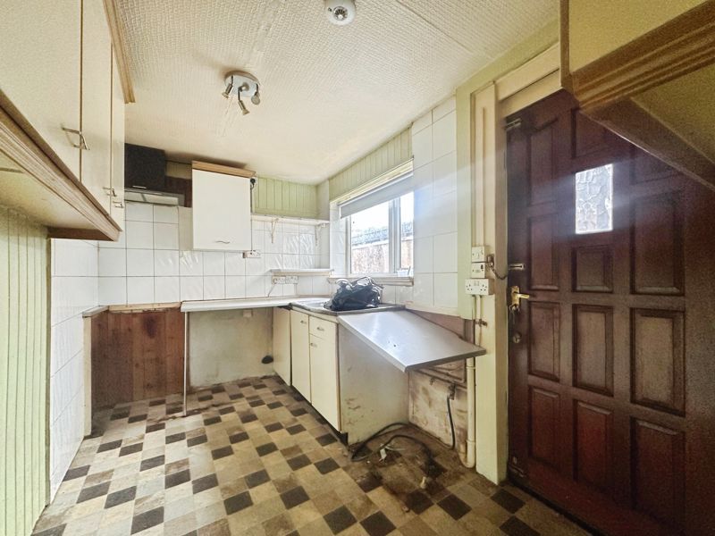 Property photo 3 of 9 Kitchen