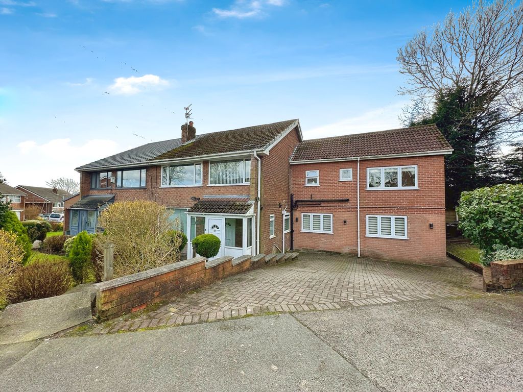 Property photo 1 of 32
