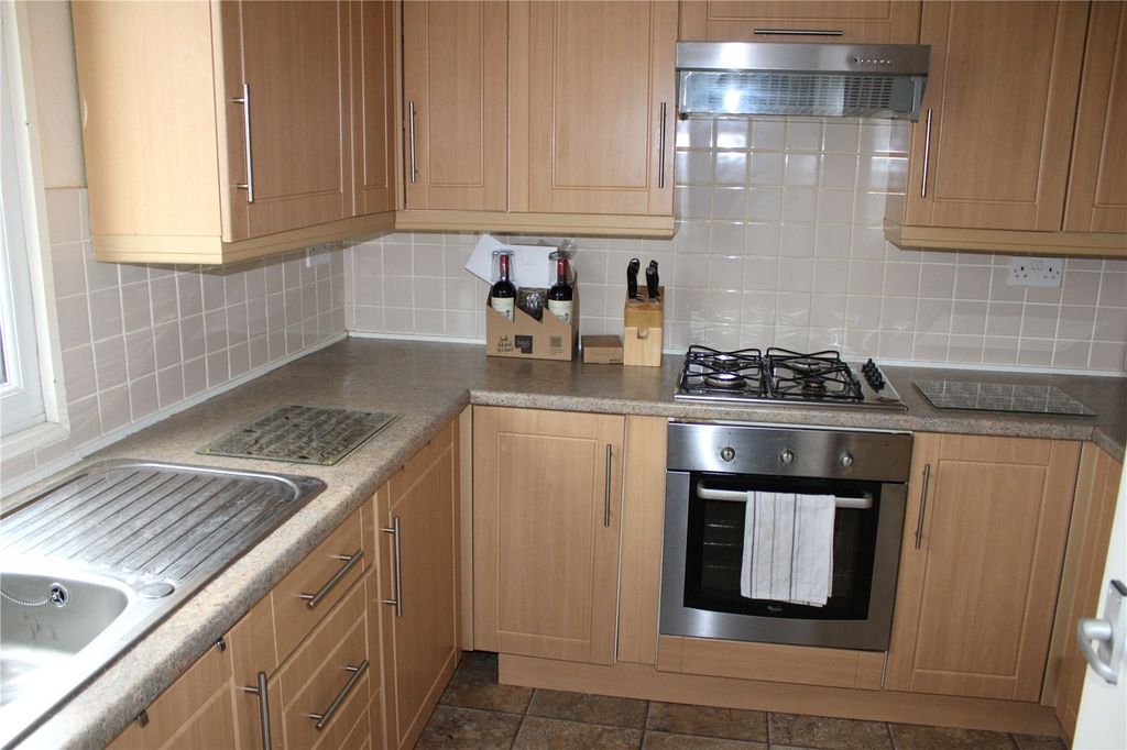 Property photo 2 of 12 Fitted Kitchen