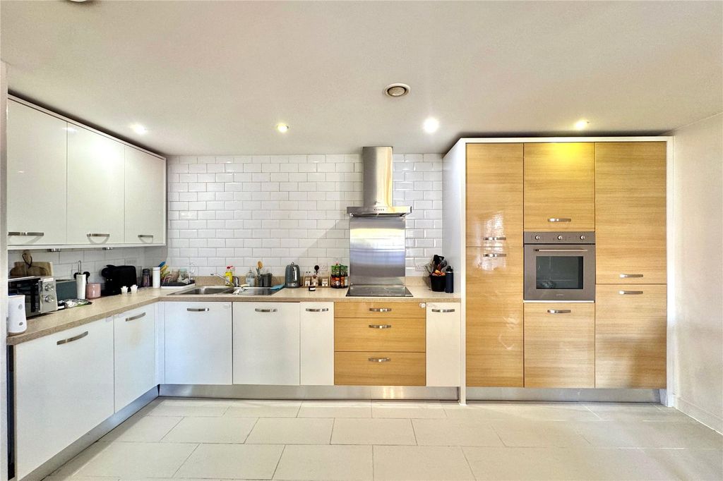 Property photo 2 of 9 Picture No. 17