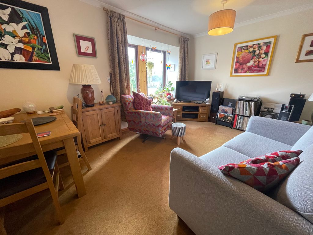 Property photo 2 of 16 Lounge A.Jpg