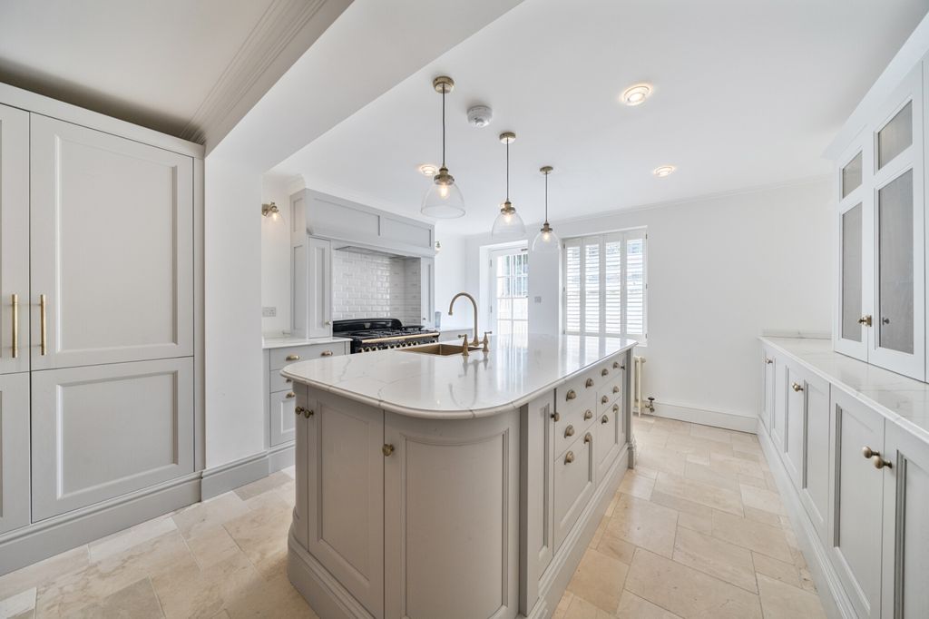 Property photo 2 of 18 1336004-14-6899Ec...