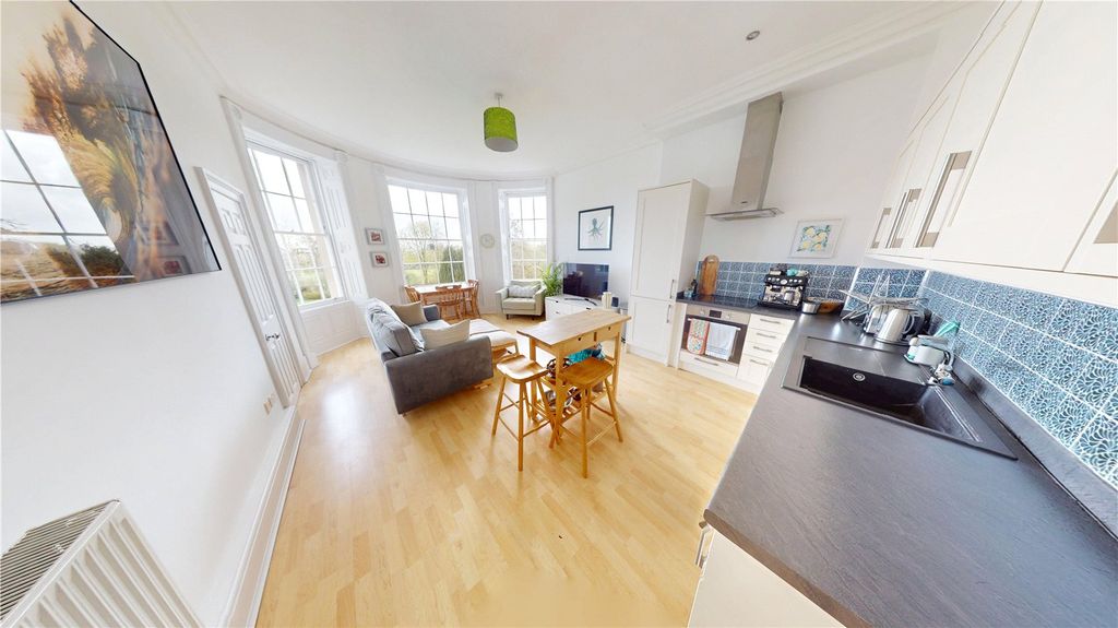 Property photo 2 of 19 Picture No. 16