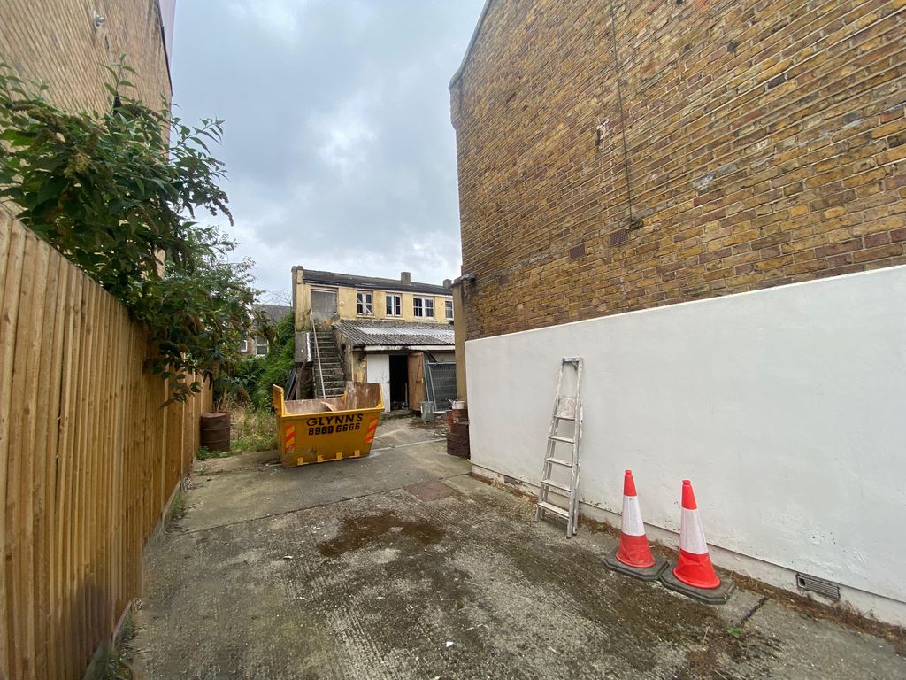 Property photo 2 of 8