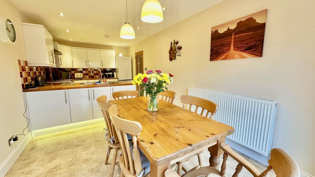 Property photo 2 of 35