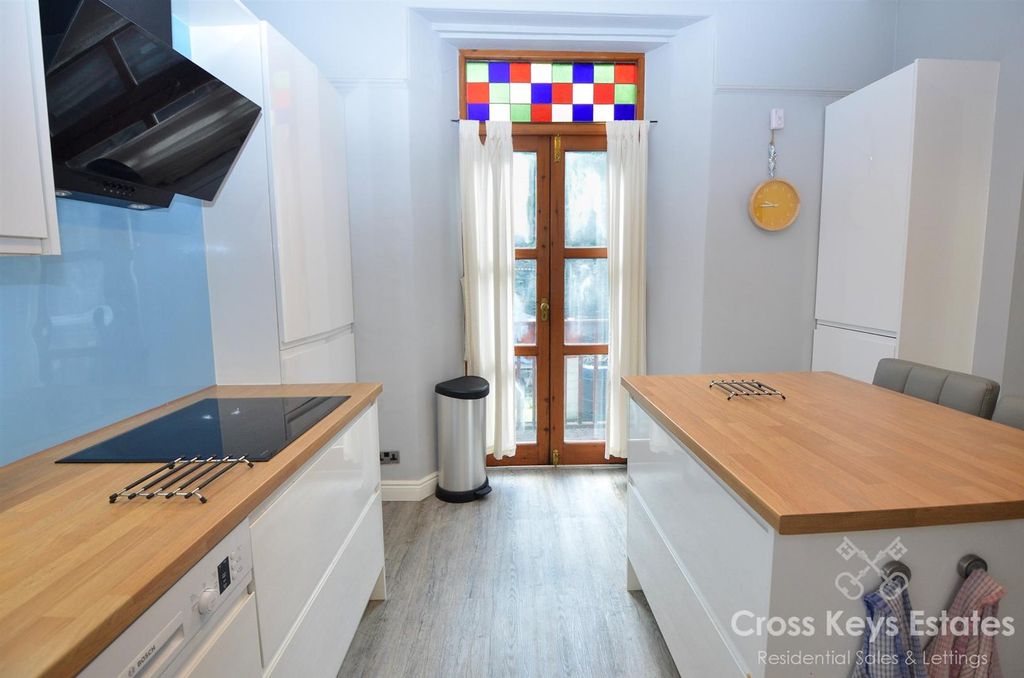 Property photo 3 of 21 Kitchen