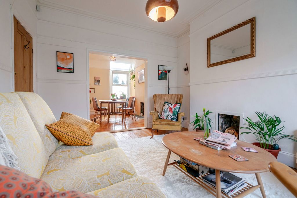 Property photo 3 of 27