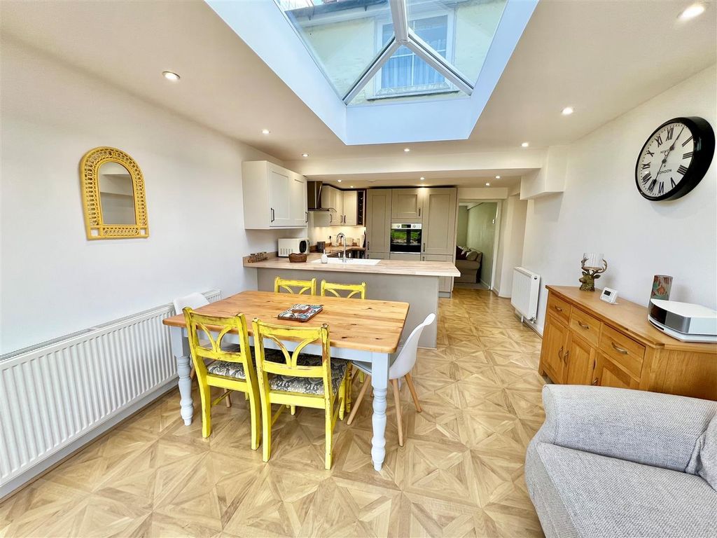 Property photo 3 of 20 Kitchen & Dining Rook 1