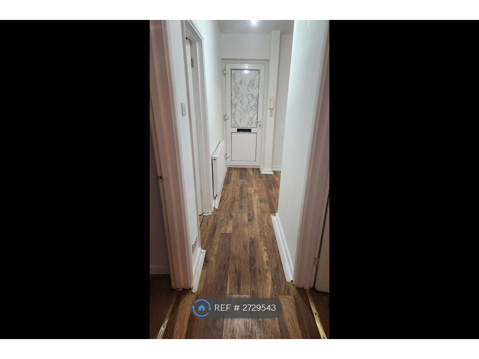 Property photo 2 of 10 Hallway