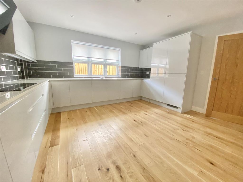 Property photo 3 of 12 Kitchen