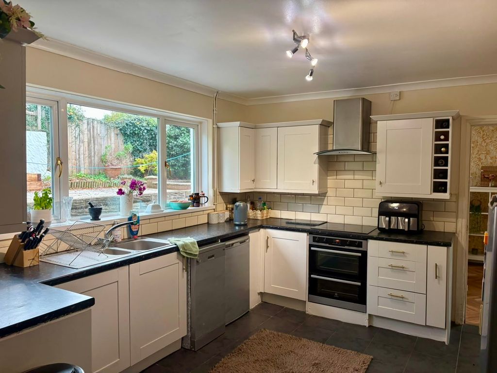 Property photo 3 of 19 Kitchen Area
