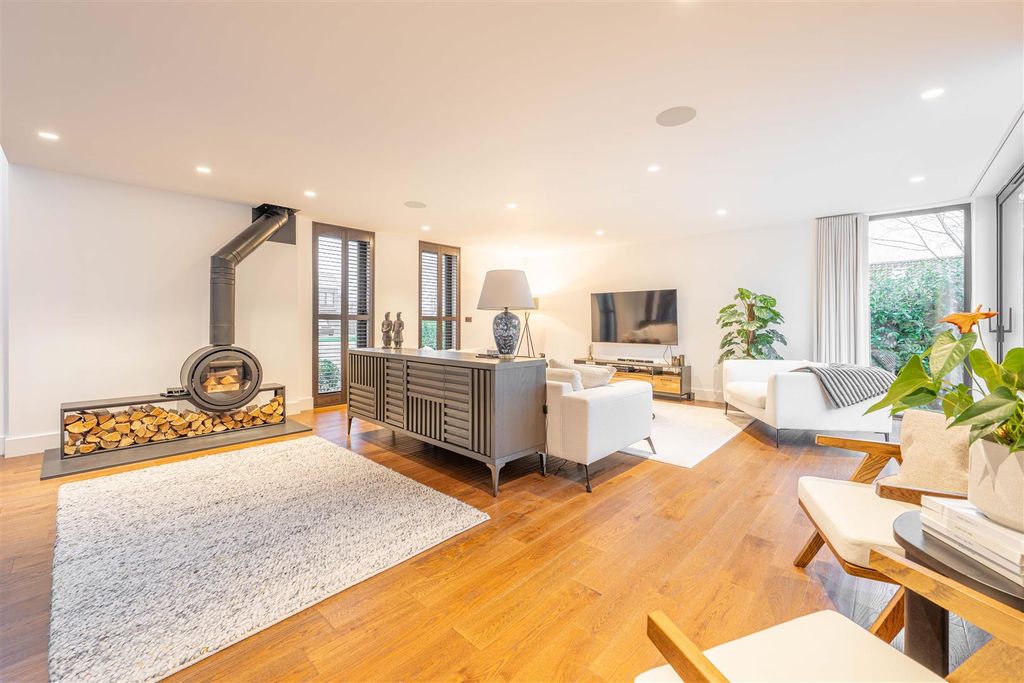 Property photo 3 of 54 Blackthorn Barn - By Visually Rich 08975.Jpg