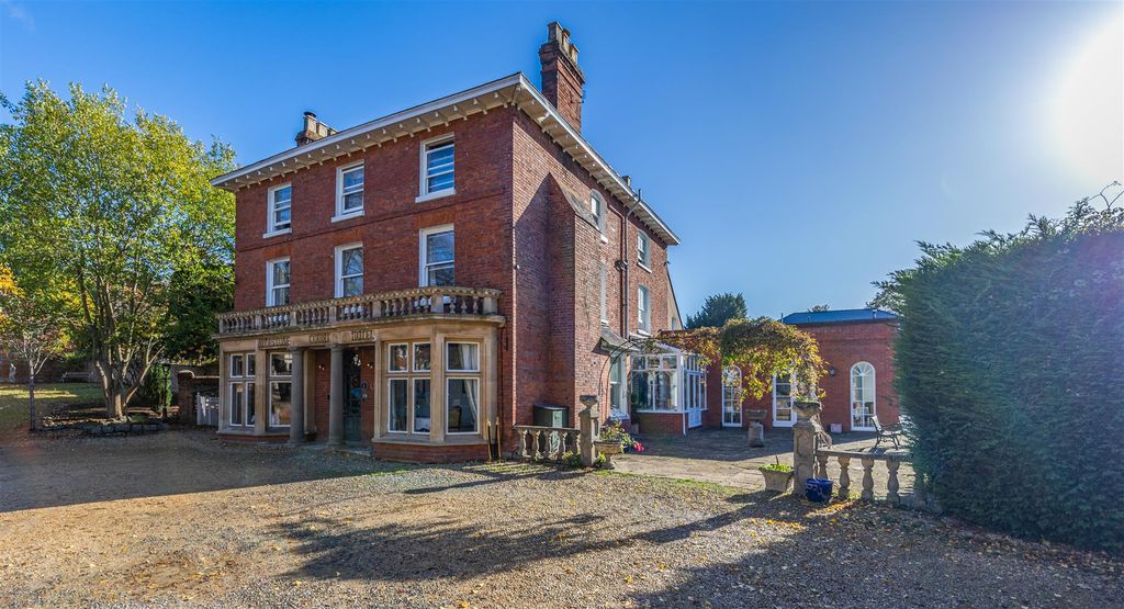 Property photo 1 of 9 Cover.Jpeg