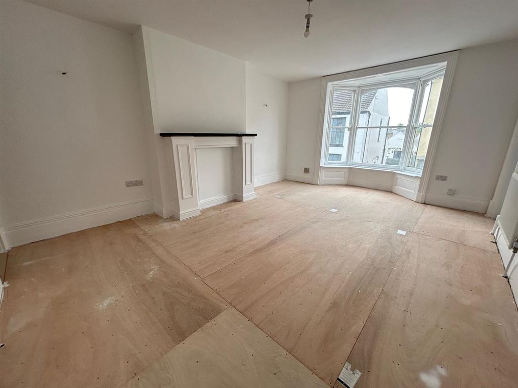 Property photo 3 of 6 Living Room.Jpg