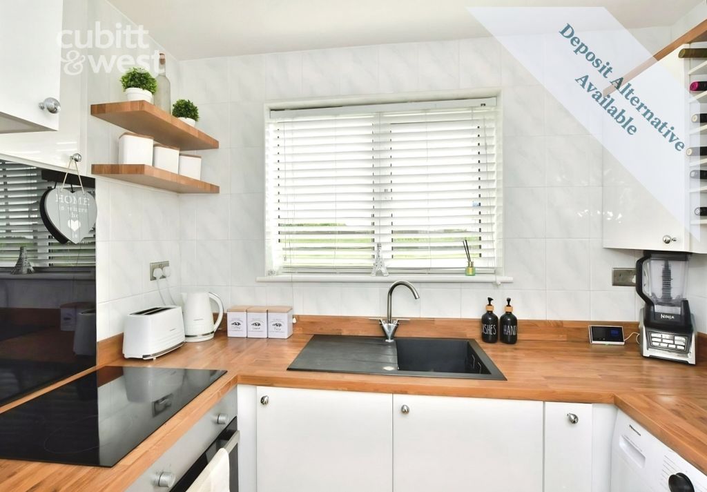 Property photo 3 of 9 Kitchen