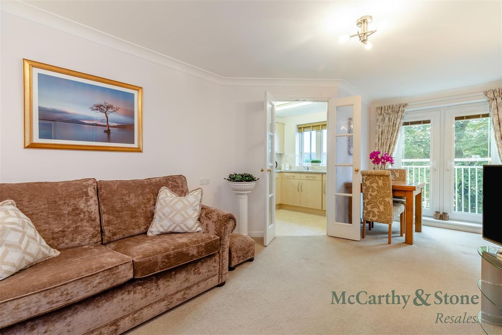 Property photo 2 of 26 8703661-Interior06.Jpg
