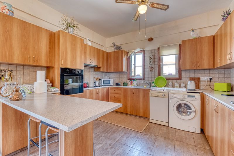 Property photo 3 of 20 Kitchen