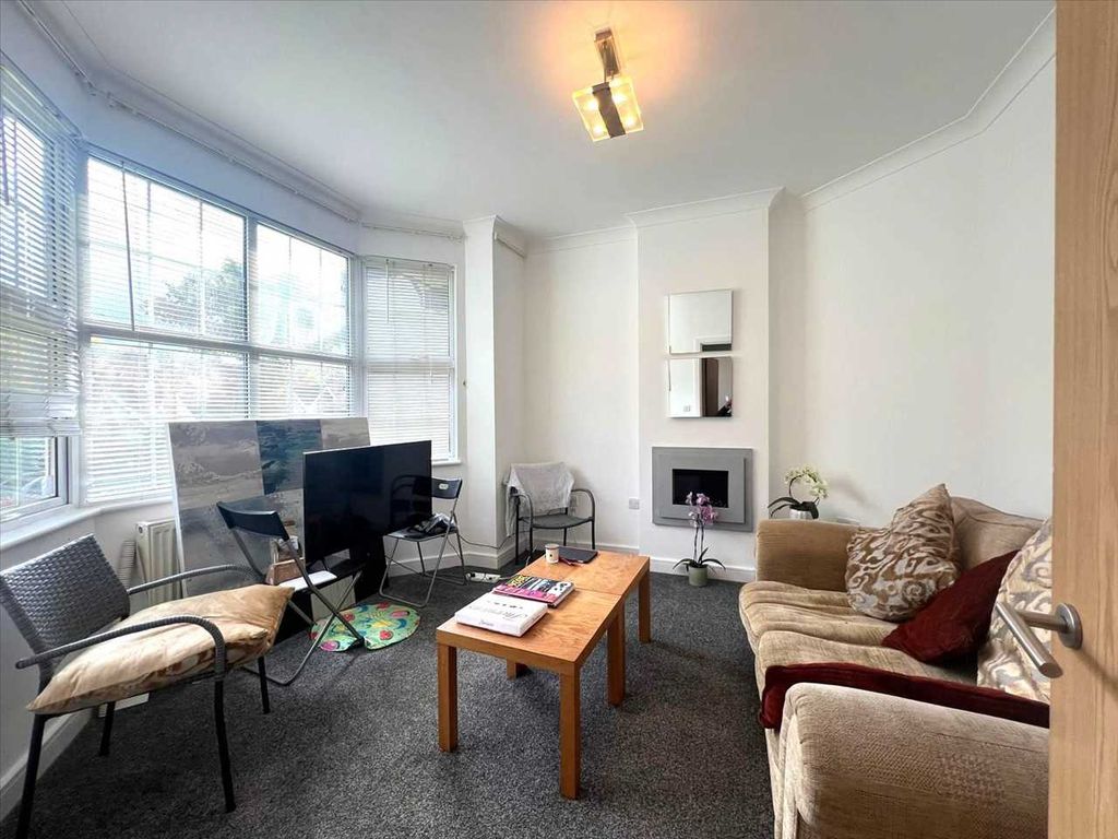 Property photo 2 of 8