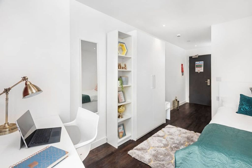 Property photo 2 of 10 Bedroom