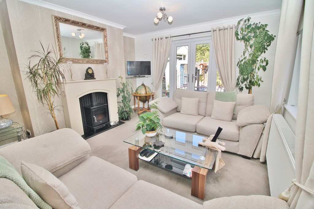 Property photo 2 of 33