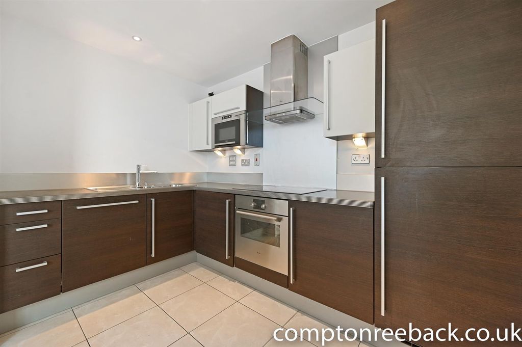 Property photo 2 of 10 Kitchen.Jpg