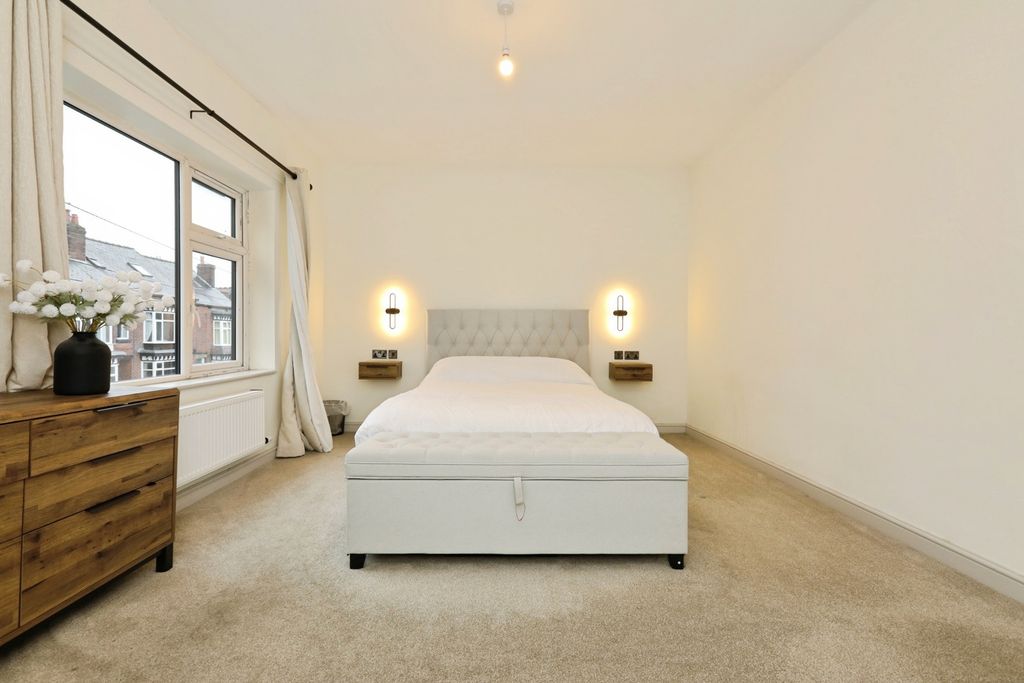 Property photo 3 of 27 Pbox-Img.Jpg