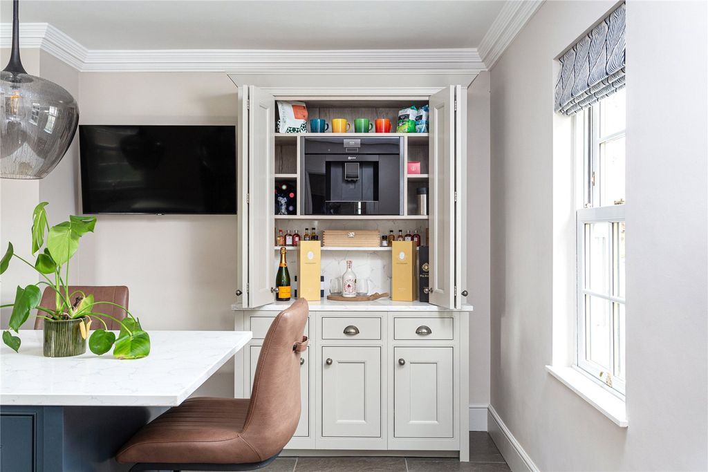 Property photo 3 of 23 Kitchen