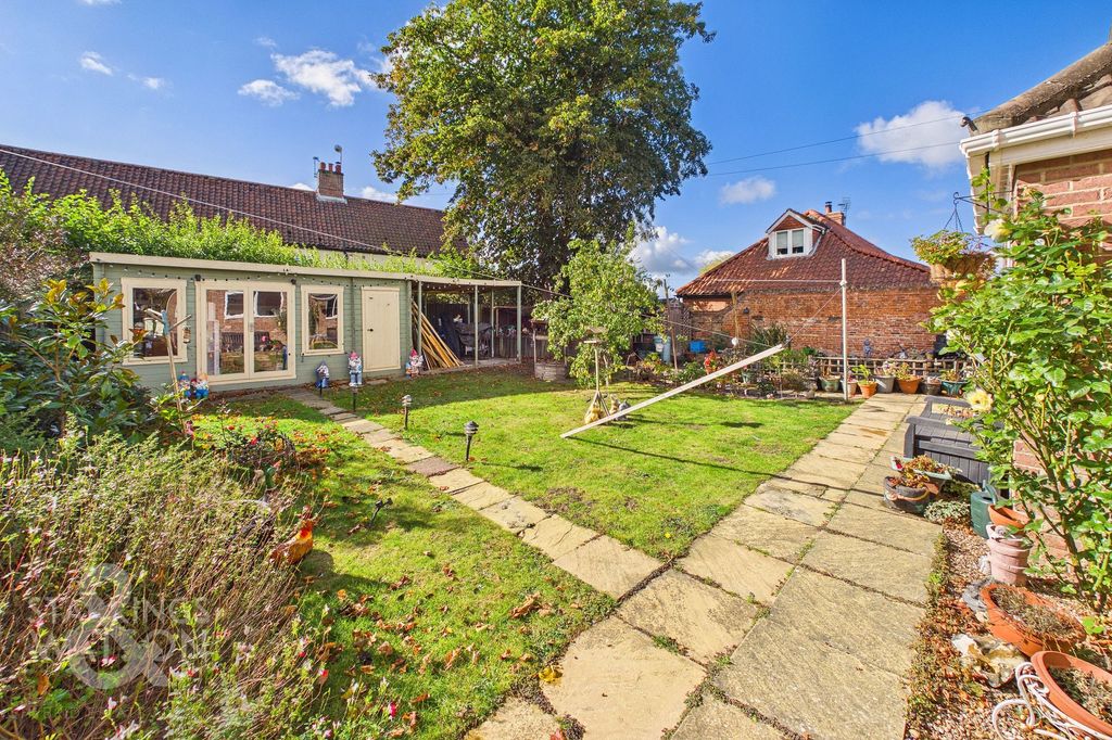 Property photo 2 of 26