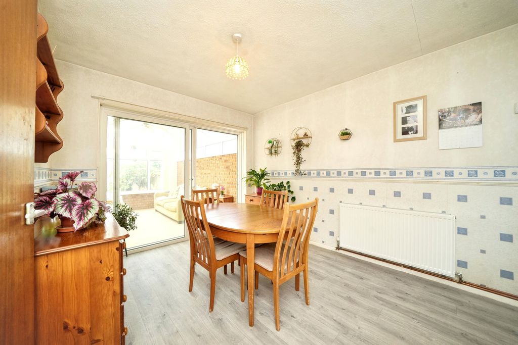 Property photo 2 of 37