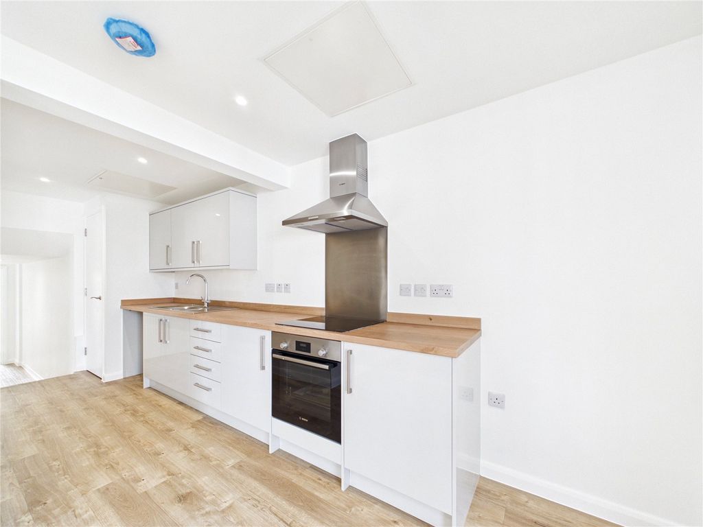 Property photo 2 of 15 Picture No. 11