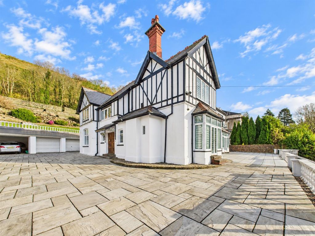 Property photo 1 of 29 024403F3-0925-476B-A4Ab-B98c7d56E8Ed.Png