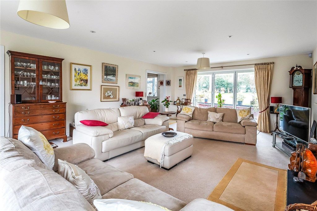 Property photo 3 of 34 Sitting Room