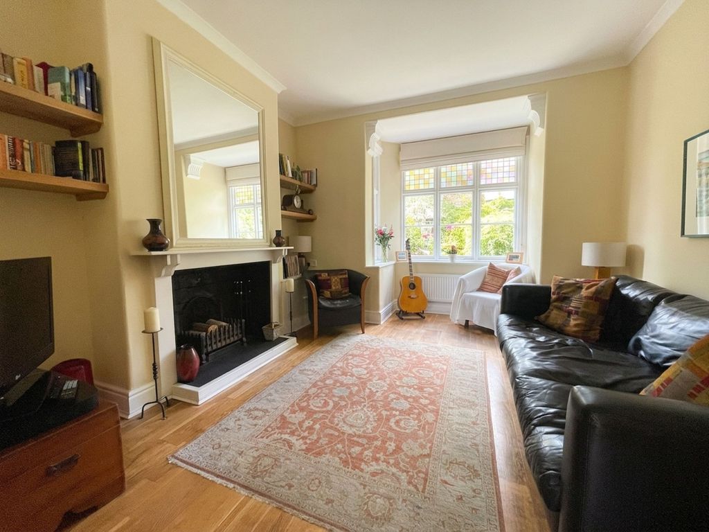 Property photo 2 of 28