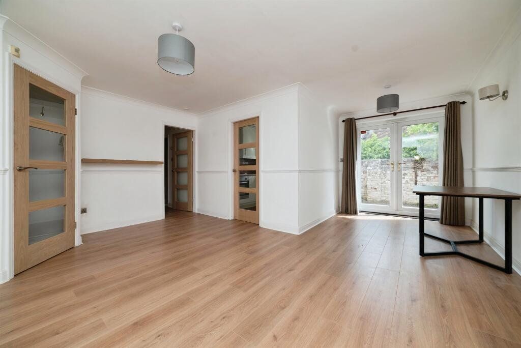 Property photo 2 of 10 Sitting/Dining Room