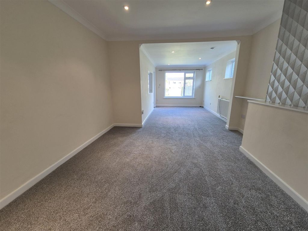 Property photo 3 of 13 Ross1.Jpg