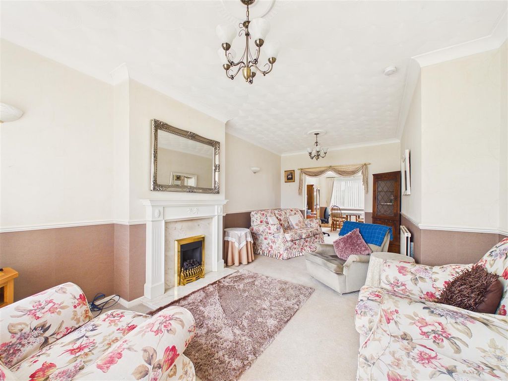 Property photo 2 of 9 Cam03303G0-Pr0334-Still002.Jpg