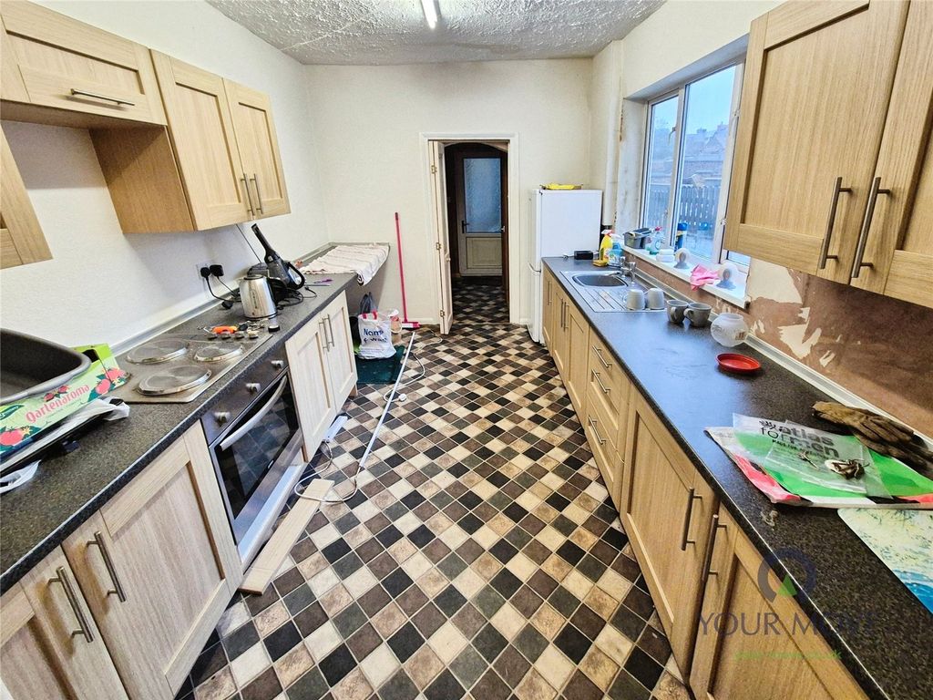 Property photo 3 of 14 Kitchen