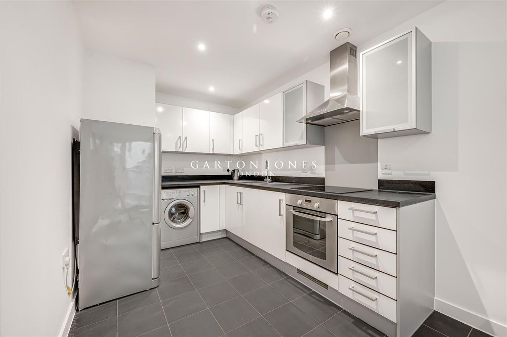 Property photo 3 of 11 Kitchen