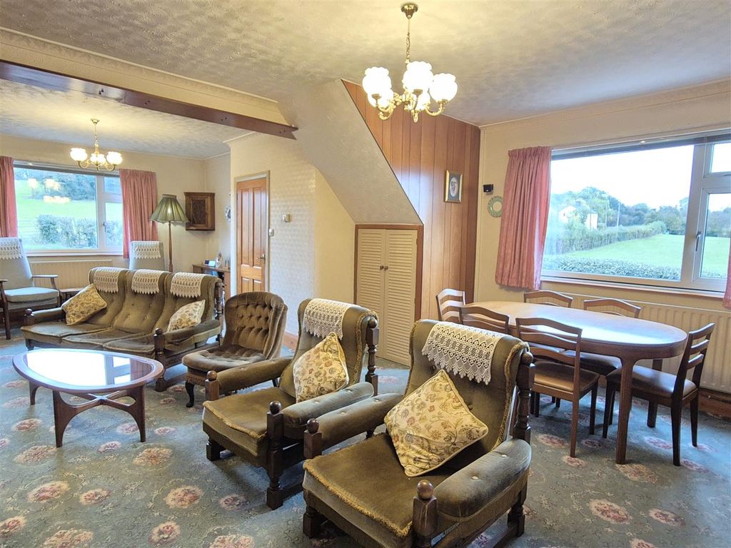 Property photo 3 of 19 Lounge/Diner