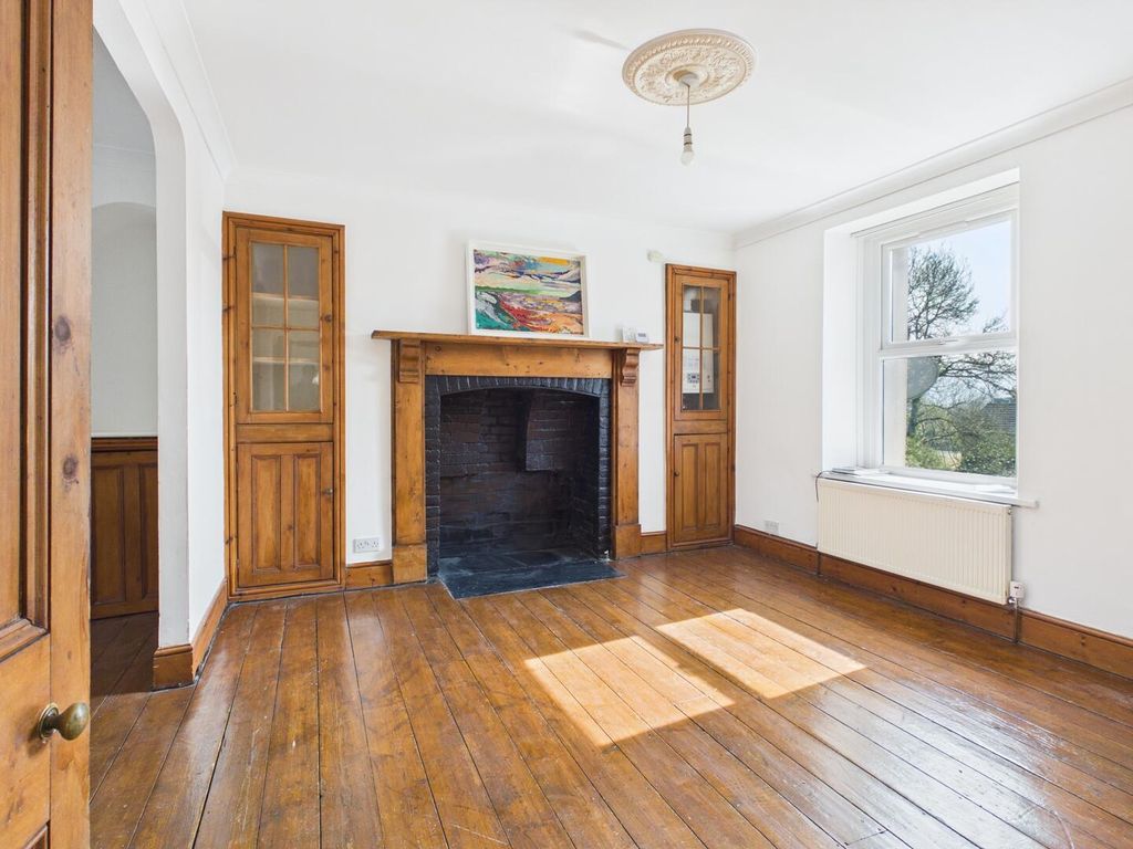 Property photo 3 of 17 Living Room