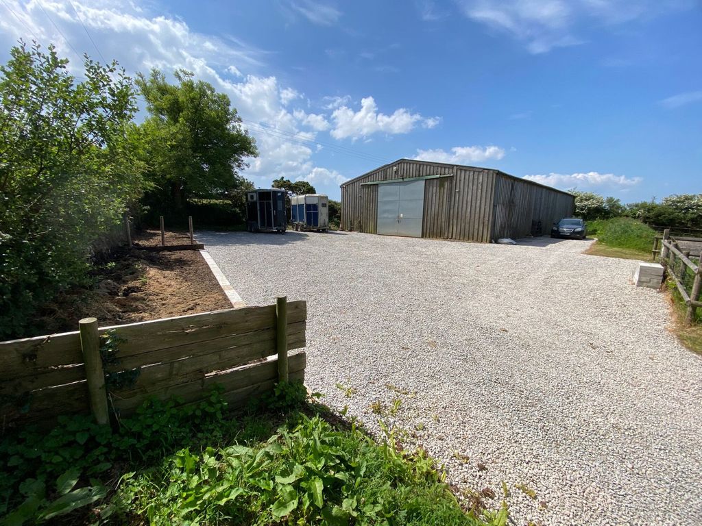 Property photo 3 of 27