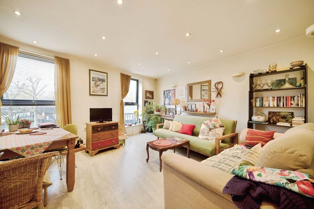 Property photo 2 of 16 Photo