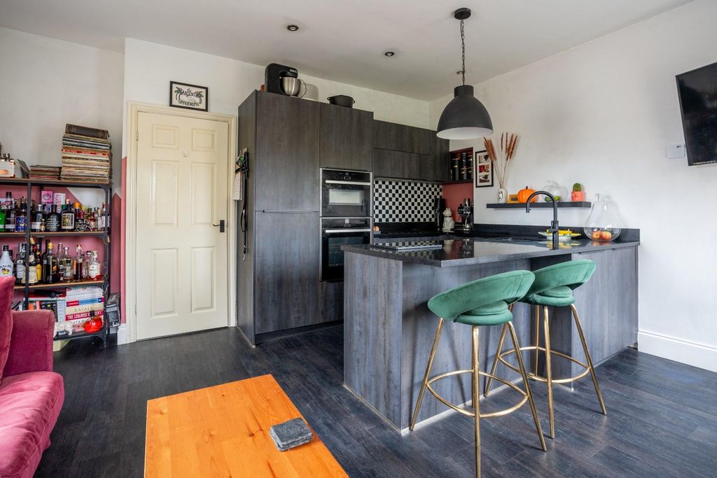 Property photo 2 of 11 Kitchen