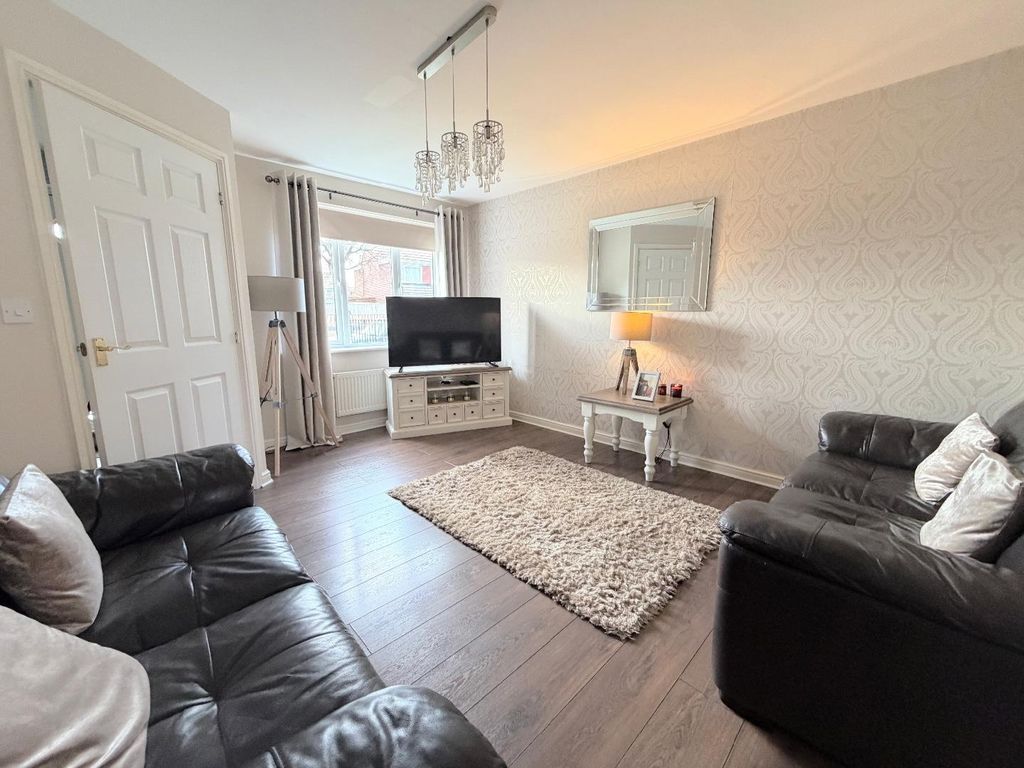 Property photo 2 of 13 Lounge