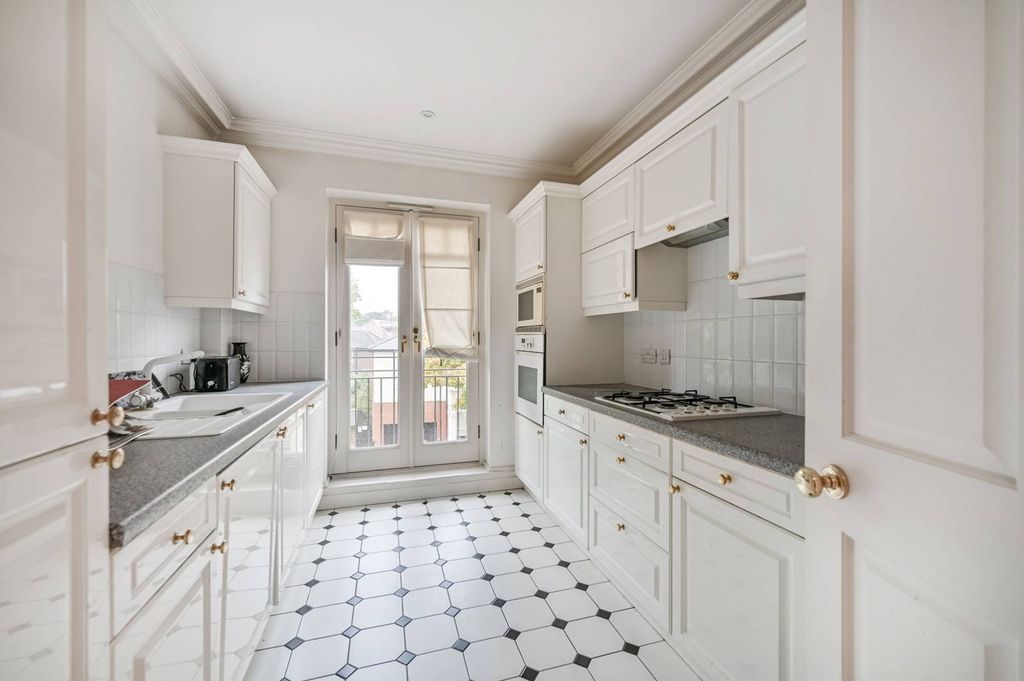 Property photo 3 of 6