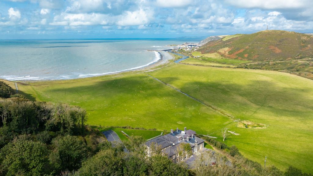 Property photo 3 of 45 View Of Tan Y Bwlch Beach