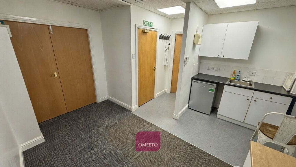 Property photo 3 of 6 Kitchen