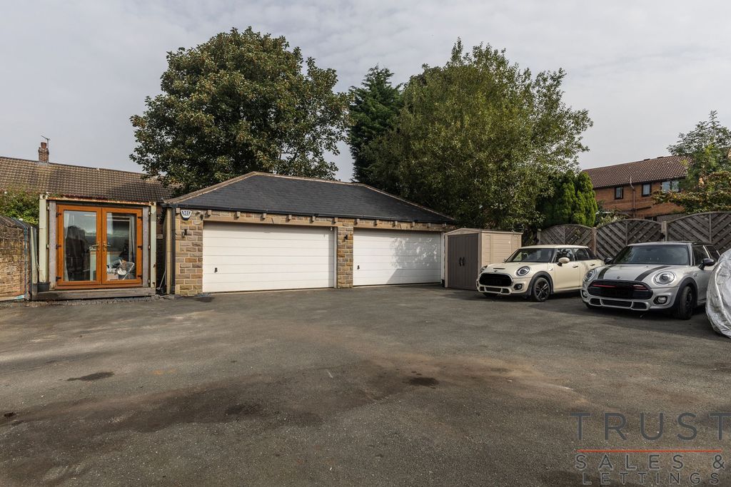 Property photo 3 of 41