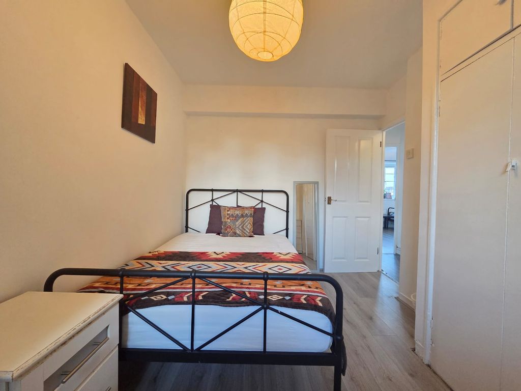 Property photo 3 of 12 Bedroom 4