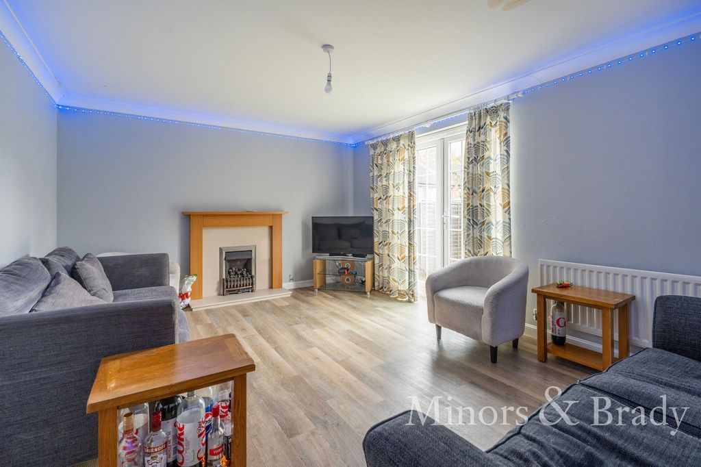 Property photo 3 of 27